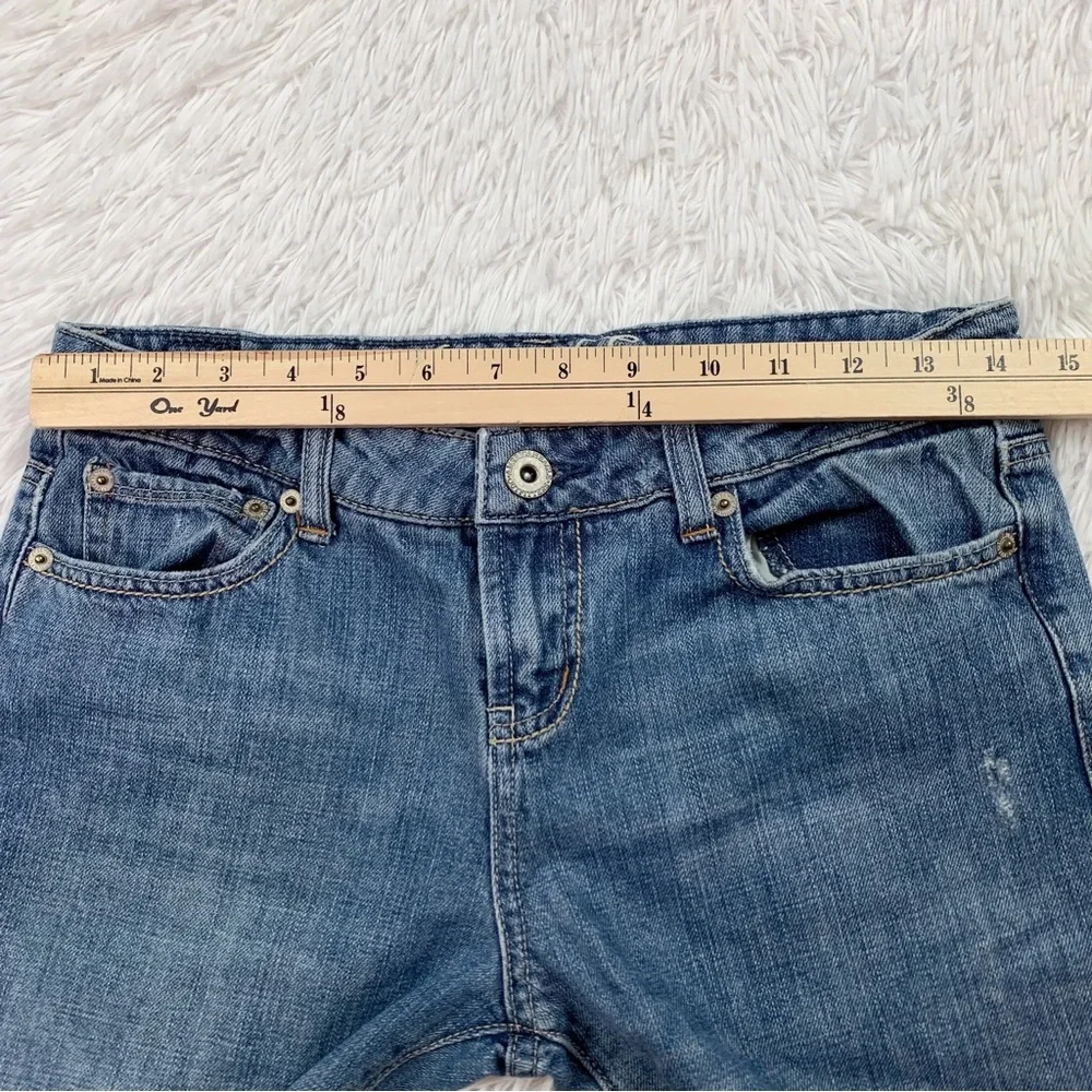 American Eagle women size 4 Short low rise original‎ 77 jeans in blue